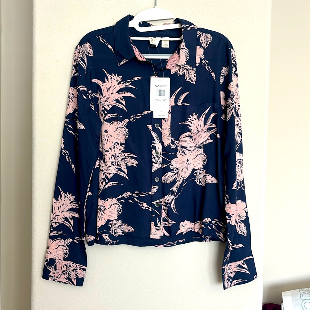 Roxy light-weight women’s summer long sleeve top.